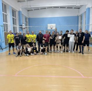 На базе МБОУ СОШ № 4 (Ожерелье), прошёл турнир по волейболу, посвящённый Международному женскому дню 8 марта