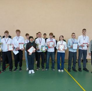 В Ожерельевском железнодорожном колледже прошло награждения команд учреждения занявшим первые места в фестивале ГТО среди студентов и Спартакиаде допризывной молодежи «Вместе с ГТО!»