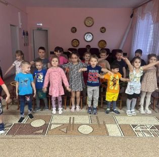 Сотрудники МАУ «Спортклуб «Кашира» имени Н.П. Елисеева» (Тарасково) совместно с библиотекой провели увлекательный урок здоровья