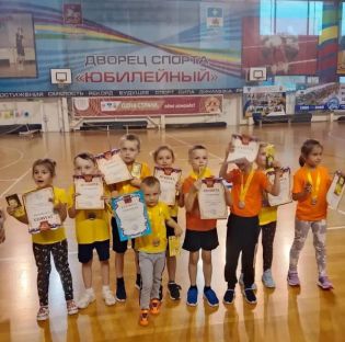 1 июня на Большой арене Дворца спорта "Юбилейный" МАУ " Спортклуб "Кашира" имени Н.П. Елисеева" состоялись весёлые эстафеты, с участием самых юных спортсменов!