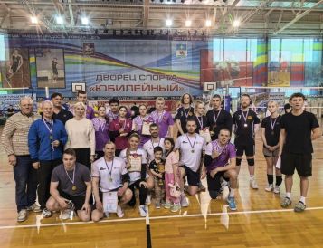 В ДС «Юбилейный» прошел открытый турнир по волейболу среди смешанных команд с 16 до 65 лет