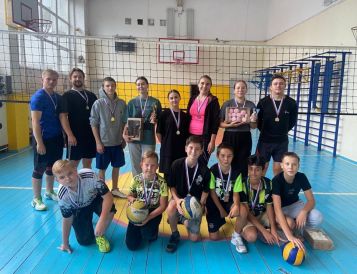 В спортивном зале МБОУ « Барабановская сош» состоялся турнир по волейболу