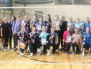 В г.Озеры прошел «Новогодний турнир по волейболу» среди женских команд