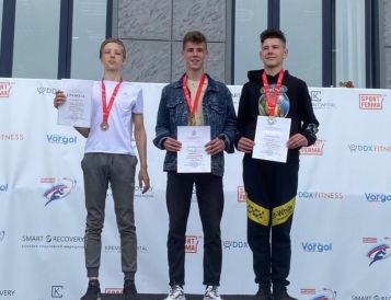 Синюков Максим занял 3 место в беге на 300 метров с барьерами на Первенстве МО по лёгкой атлетике среди юношей и девушек до 16 лет.