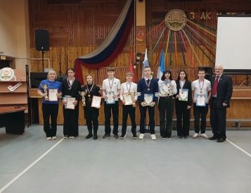 В актовом зале средней школы №4 прошло награждение школы занявшей 1 место в фестивале «Девушки за ГТО!»