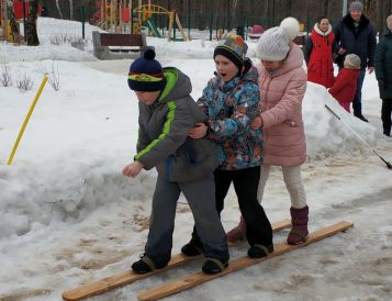 Народные забавы, игры и состязания прошли в городском парке на Масленицу