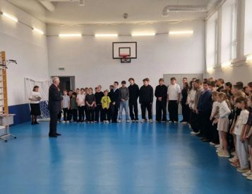 Прошло награждение школы за 1 место в фестивале среди 3 классов «С ГТО дружить, здоровым быть!» и 1 место в Спартакиаде допризывной молодежи «Вместе с ГТО!»